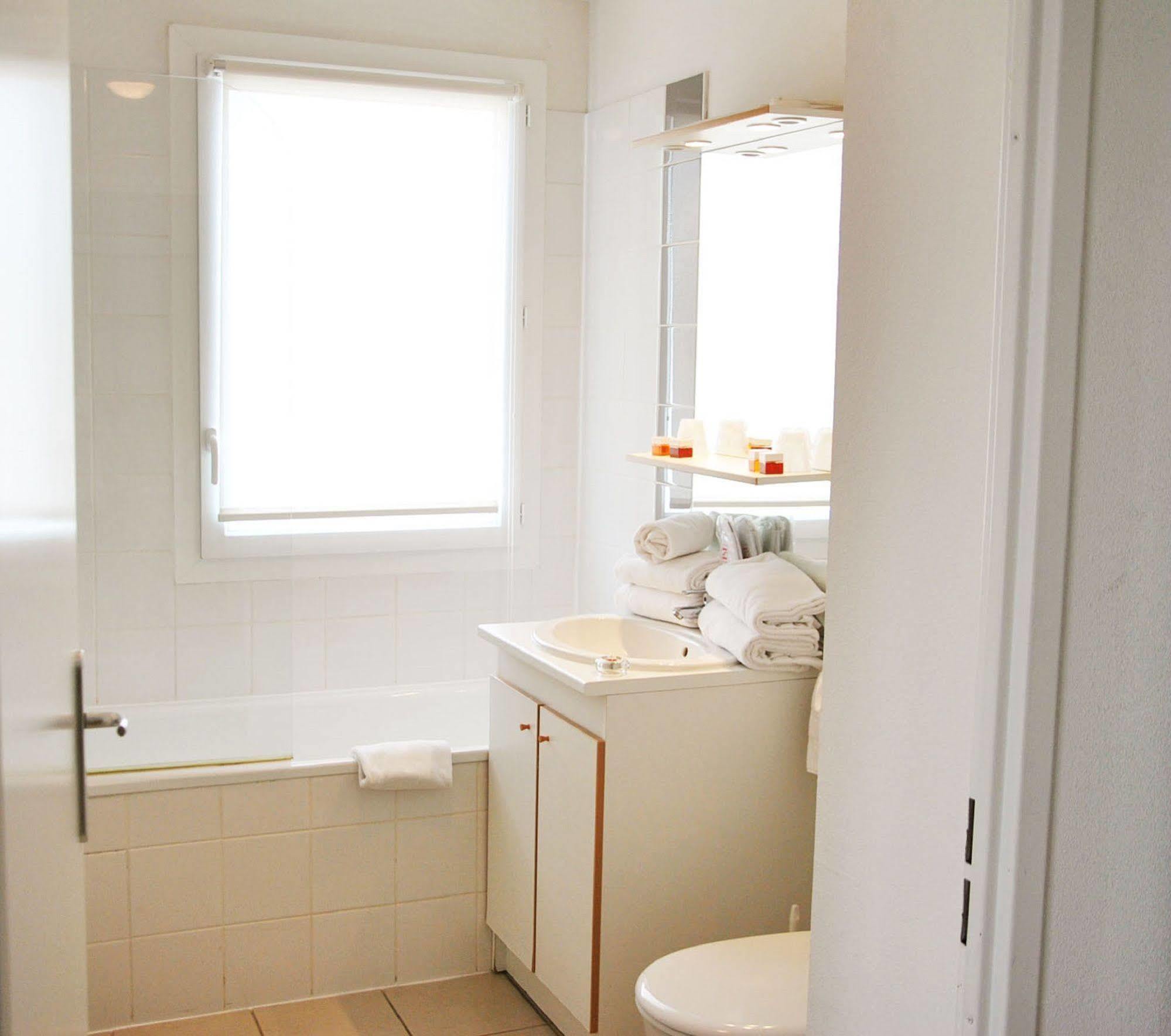 Sejours & Affaires Caen Le Clos Beaumois Exterior foto