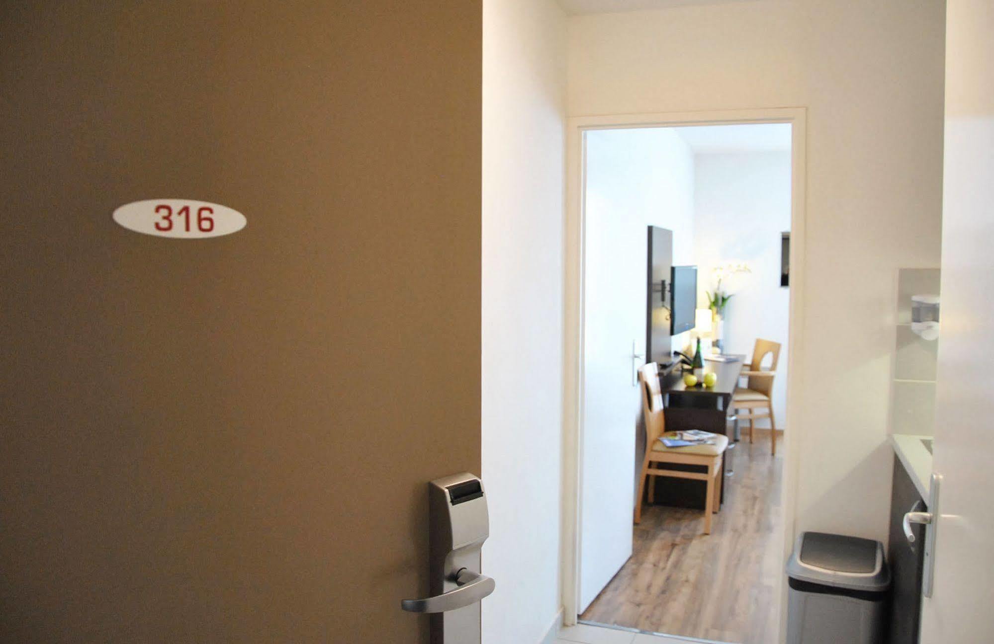 Sejours & Affaires Caen Le Clos Beaumois Exterior foto